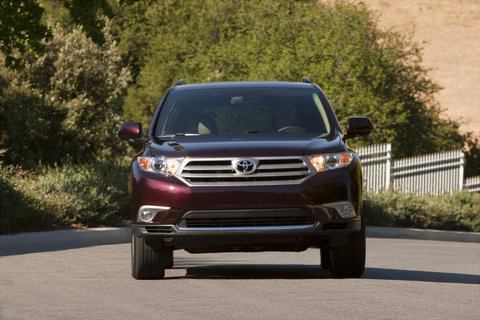 Обзор внедорожника Toyota Highlander.