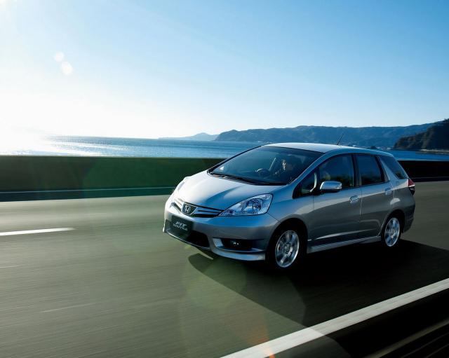 Тюнинг модели Honda Fit Shuttle для молодых людей подготовили мастера из Mugen