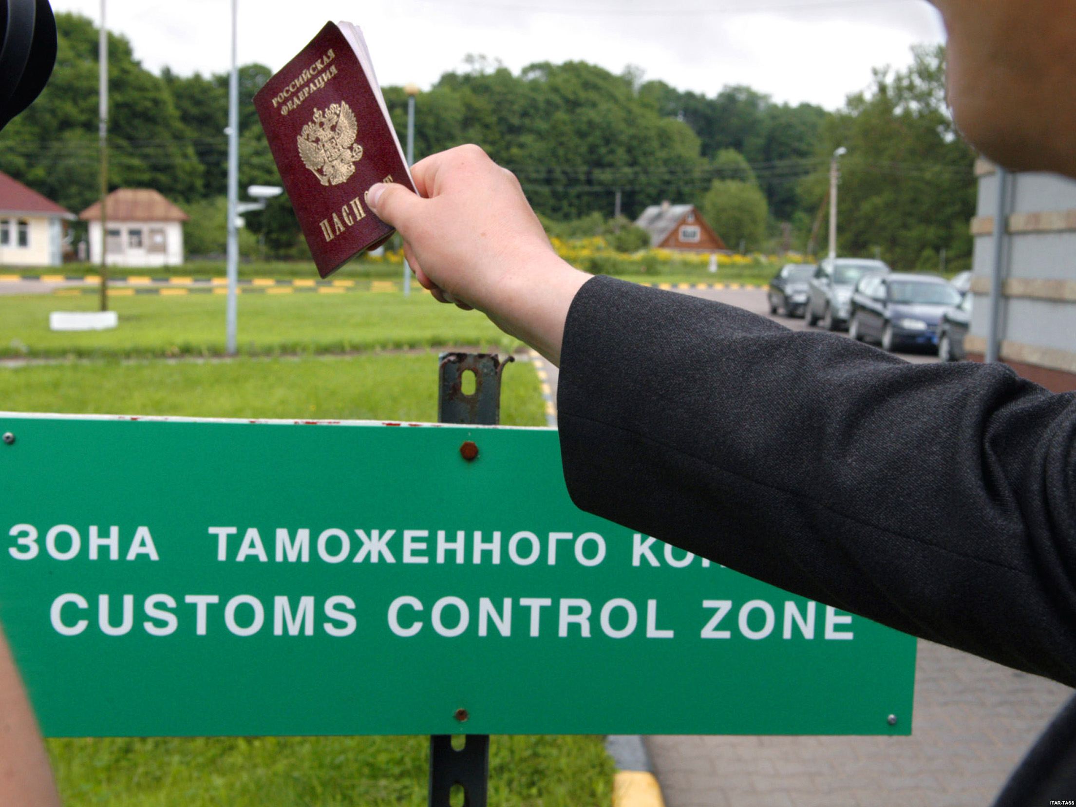 Декларирование иностранцами своих автомобилей на границе РФ упрощается.