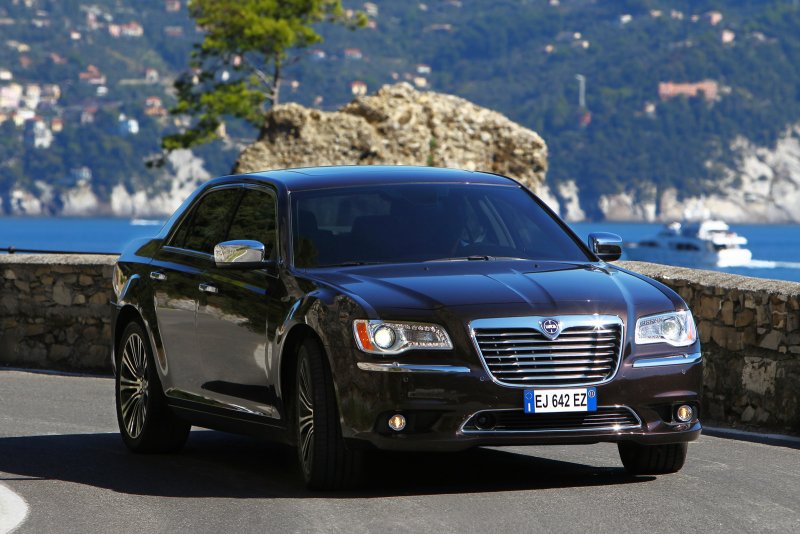 Полноприводной флагманский седан Lancia Thema