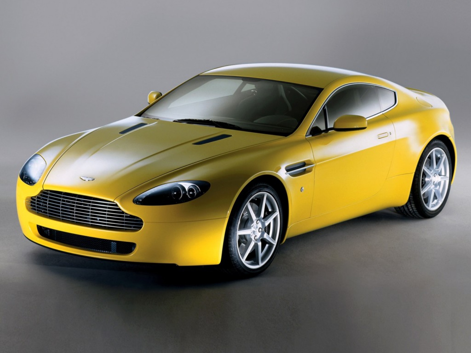 Рестайлинг новинки от Aston Martin приедут в Женеву