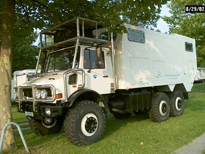 Универсальный Unimog 6x6 готов к покорению любого бездорожья.