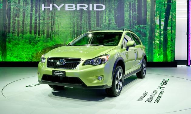 Subaru XV версии Crosstrek Hybrid 2013
